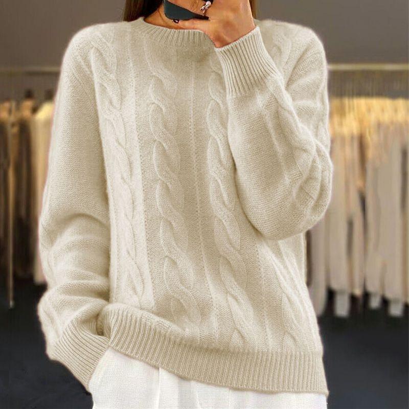 Pull doux chic Sandra beige Danoir Paris, style élégant, porté, détail des manches et texture douce visible sur l'image.
