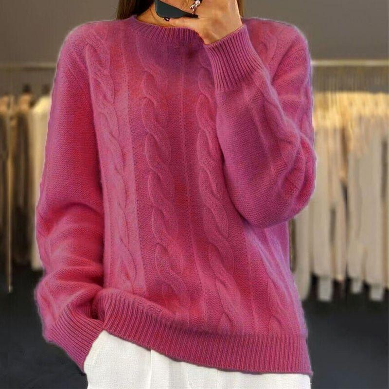 Pull Sandra doux et chic de Danoir Paris en beige, porté avec col rond et manches longues, image de style élégant et confortable.