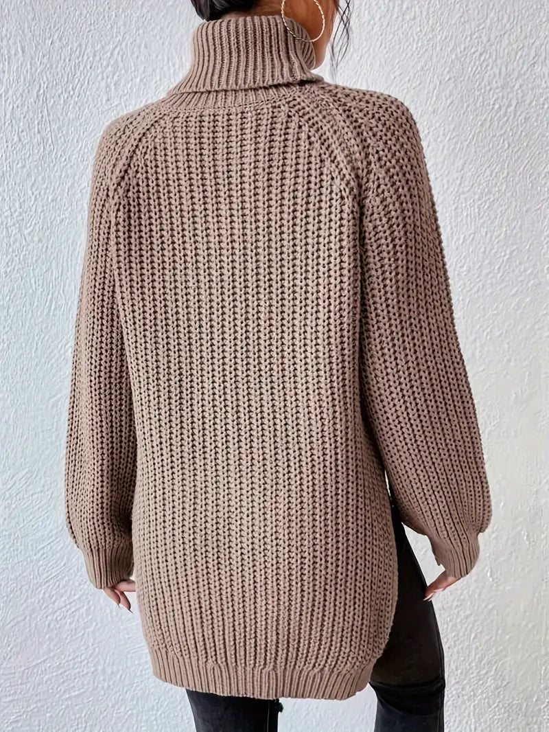 Pull roulé luxe Danoir Paris en lavande vert, doux et élégant, porté en vue de profil sur un mannequin.