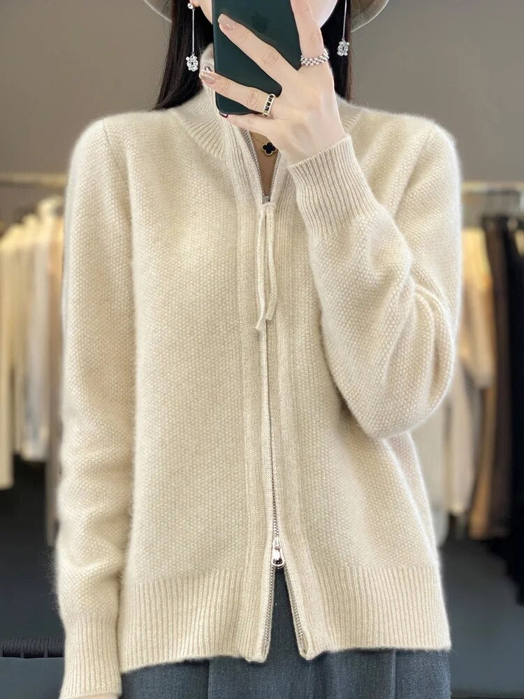 Cardigan zippé Danoir Paris Piera en jersey noir, confortable et décontracté, porté sur un mannequin.