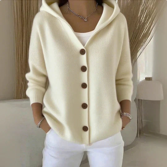 Cardigan doux et confortable Danoir Paris Claire en rose, manches longues, porté décontracté, tissu moelleux.