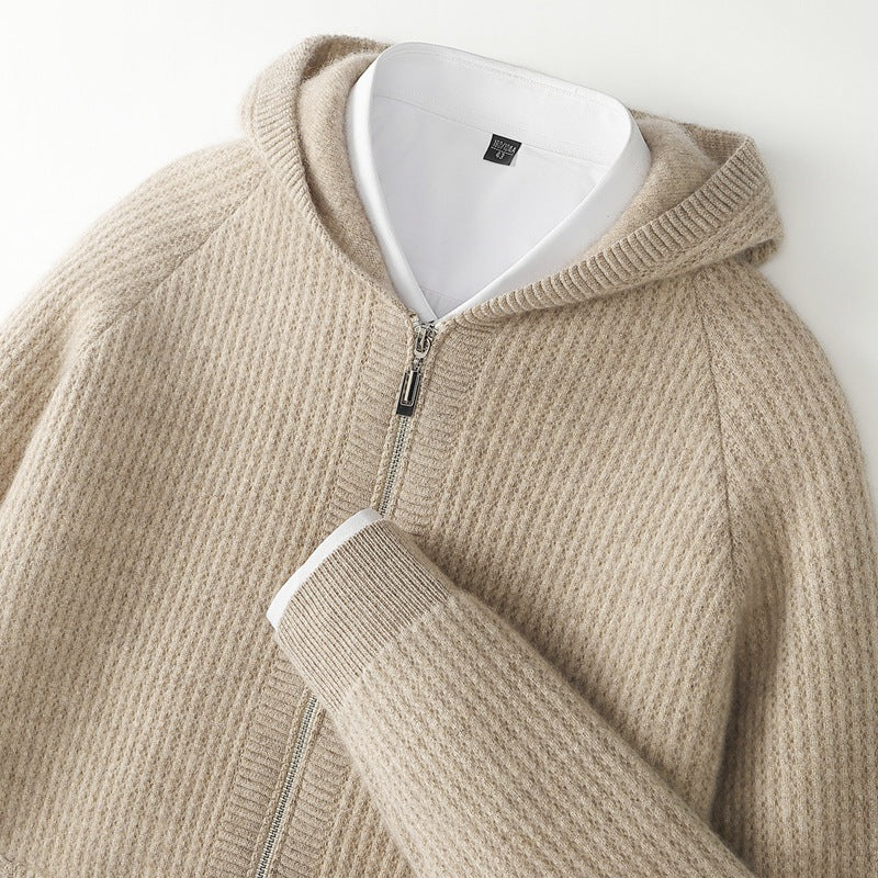 Hoodie en cachemire luxe Sorrento de Danoir Paris, couleur camel, détails élégants et confortable.