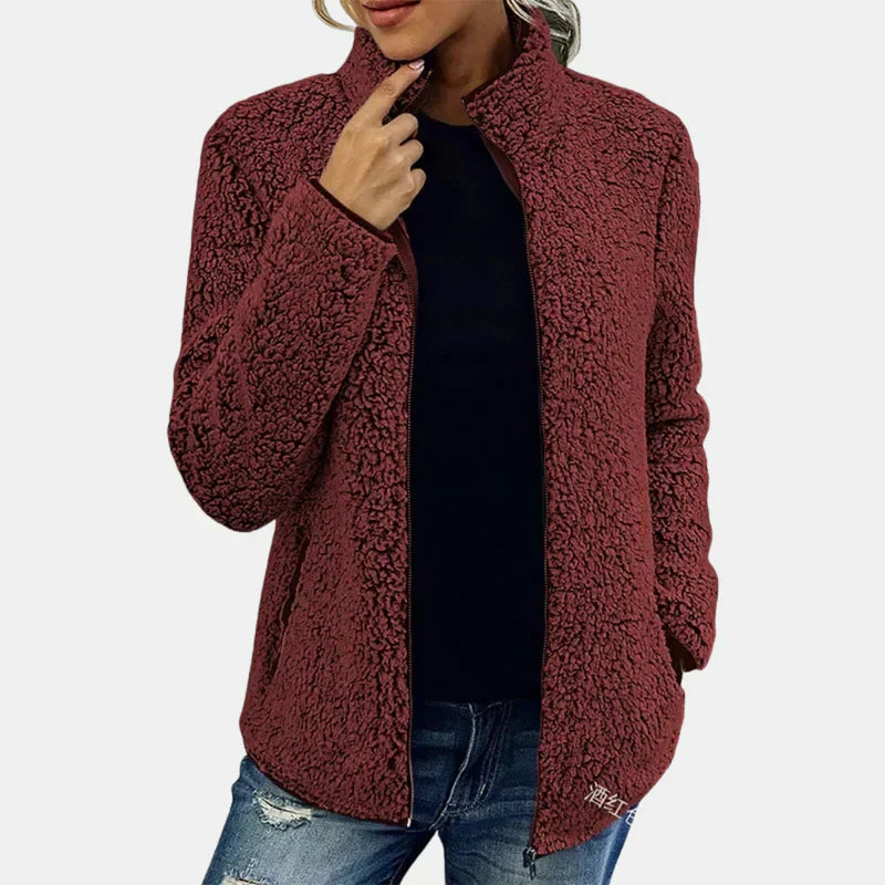 Veste chic en sherpa bleue de la marque Danoir Paris, modèle Xara, style élégant et confortable.