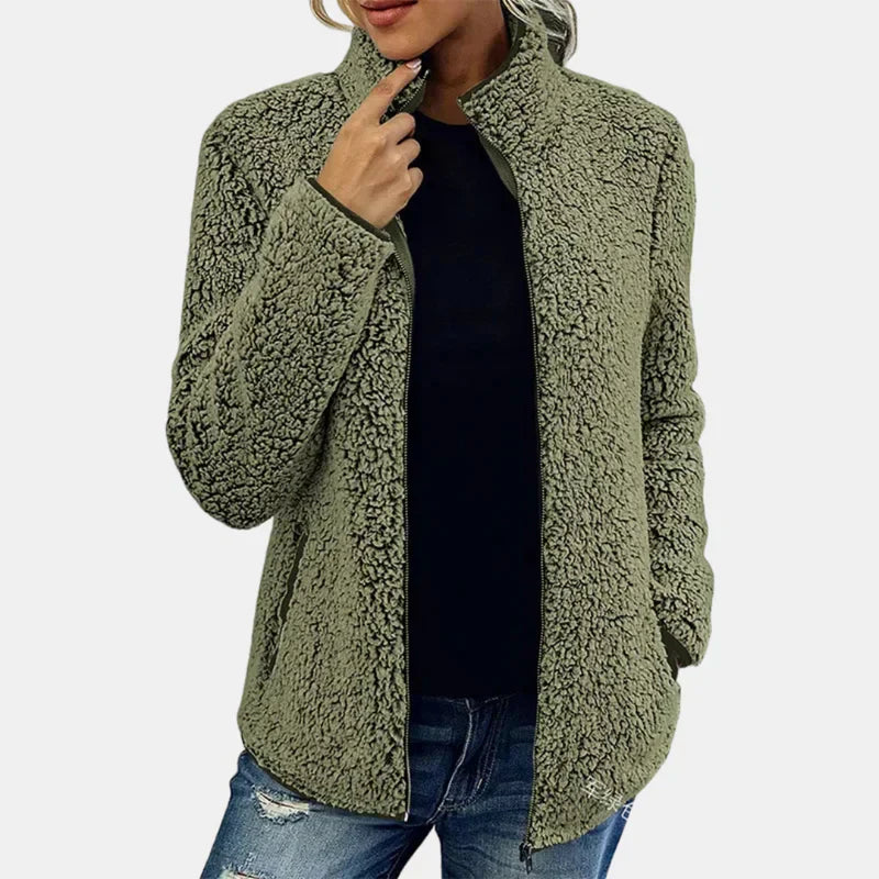 Veste chic en sherpa bleue Xara de Danoir Paris, style élégant et confortable pour femme.