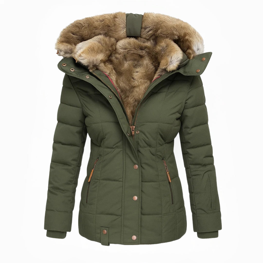 Manteau d'hiver noir Sophia de Danoir Paris, style élégant avec coupe classique, porté sur un modèle.