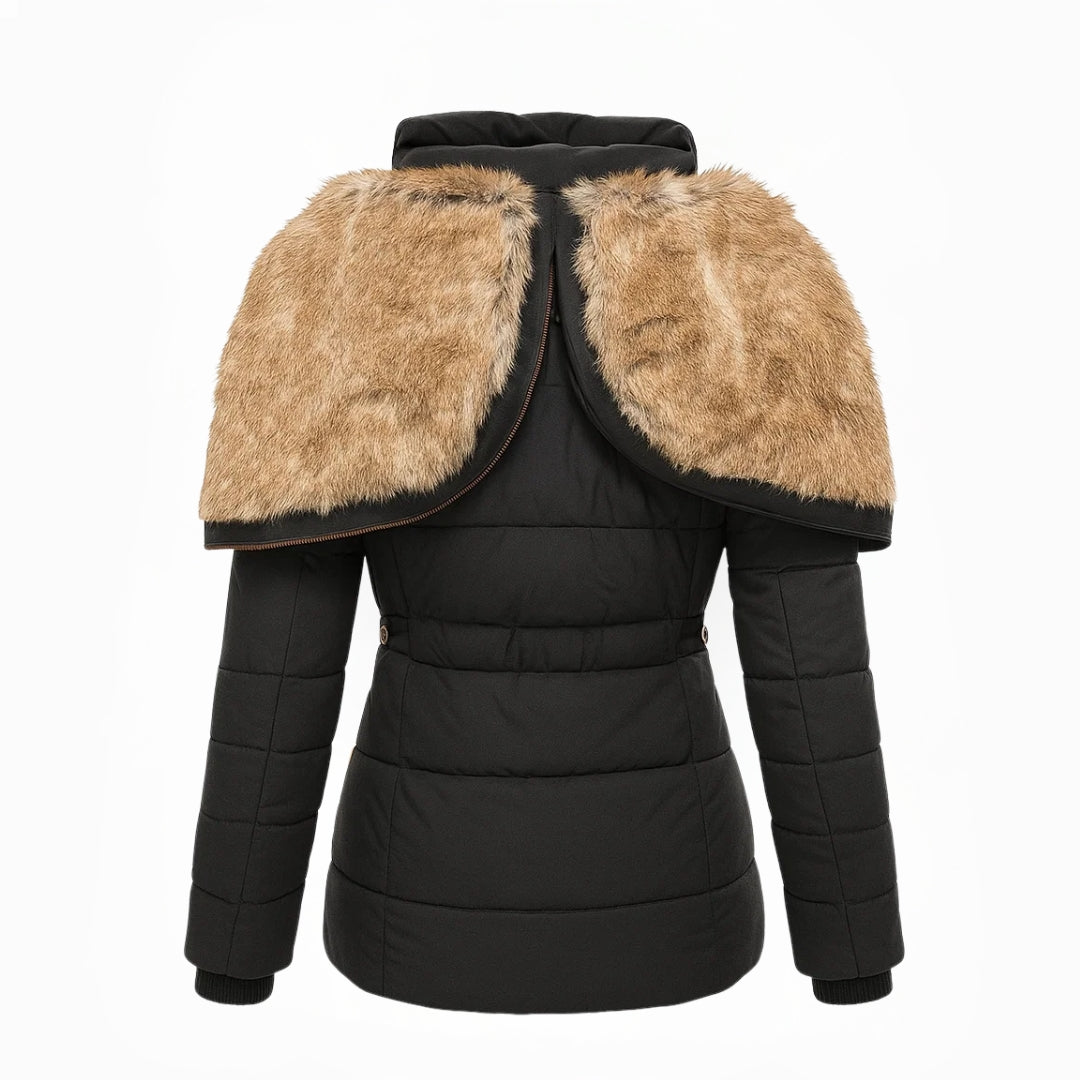 Manteau d'hiver noir Danoir Paris Sophia élégant, coupe classique et détails sophistiqués, porté sur un mannequin.