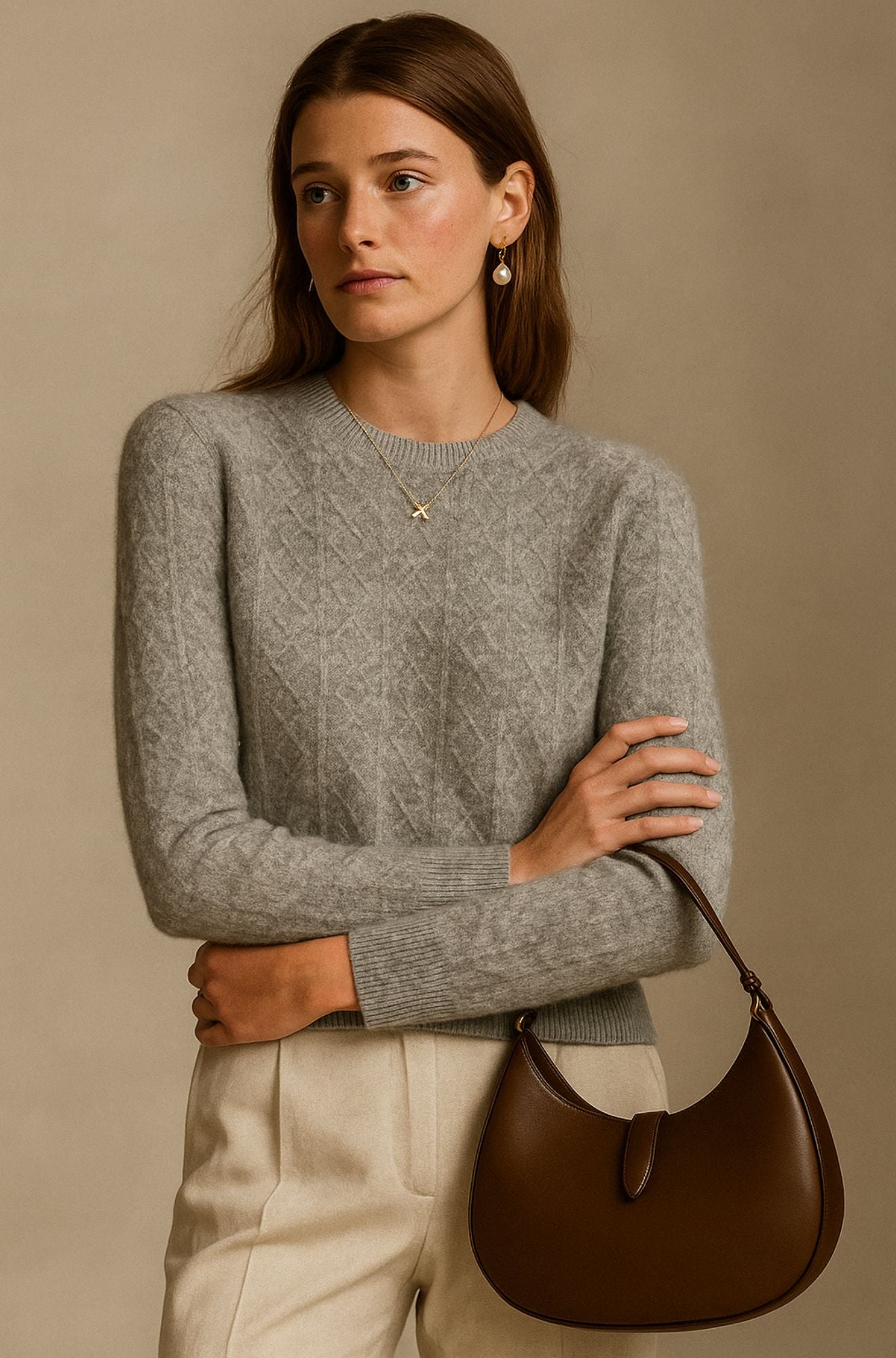 Pull en cachemire beige Danoir Paris Albury, élégant et confortable, avec un style sophistiqué et une texture douce visible sur l'image.
