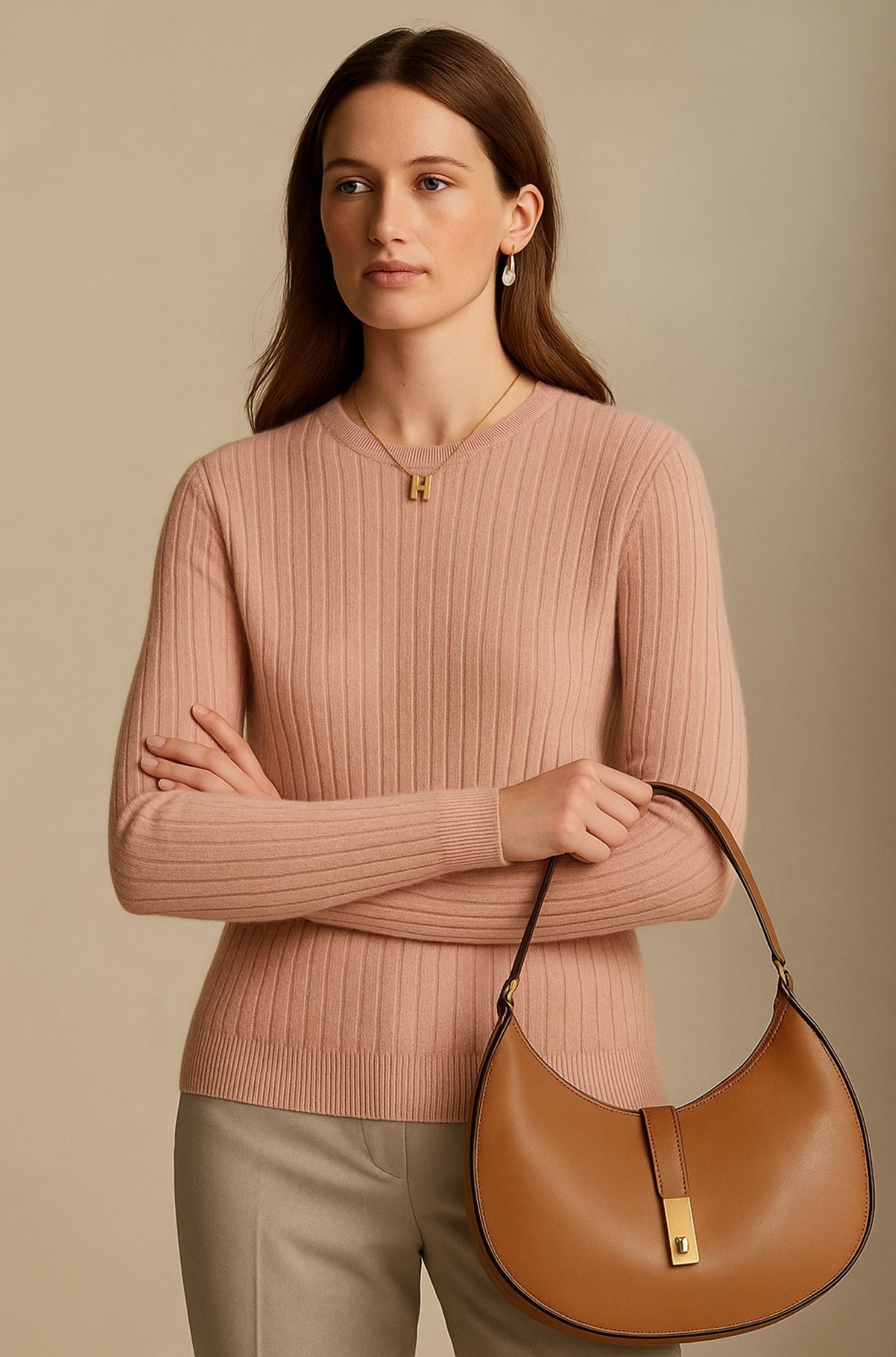 Pull en cachemire Danoir Paris Rowen, élégant, couleur marron clair, vêtement féminin sophistiqué et chaud.