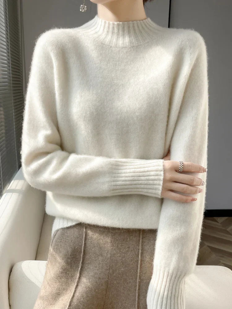 Pull en cachemire beige de Danoir Paris, modèle Veyona, élégant et confortable, porté sur un mannequin.