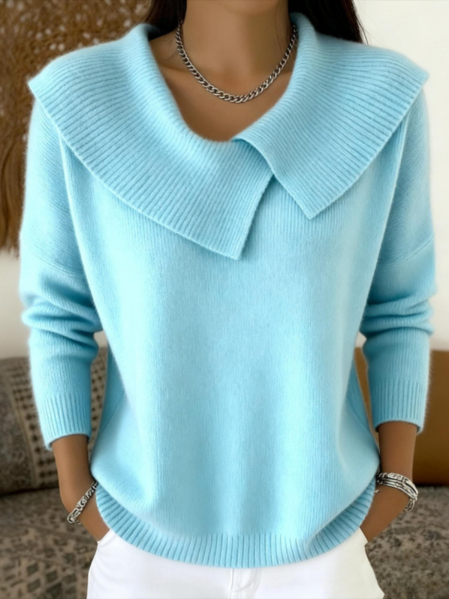 Pull Lucia Danoir Paris en laine douce rouge, style hivernal élégant, porté sur un mannequin.