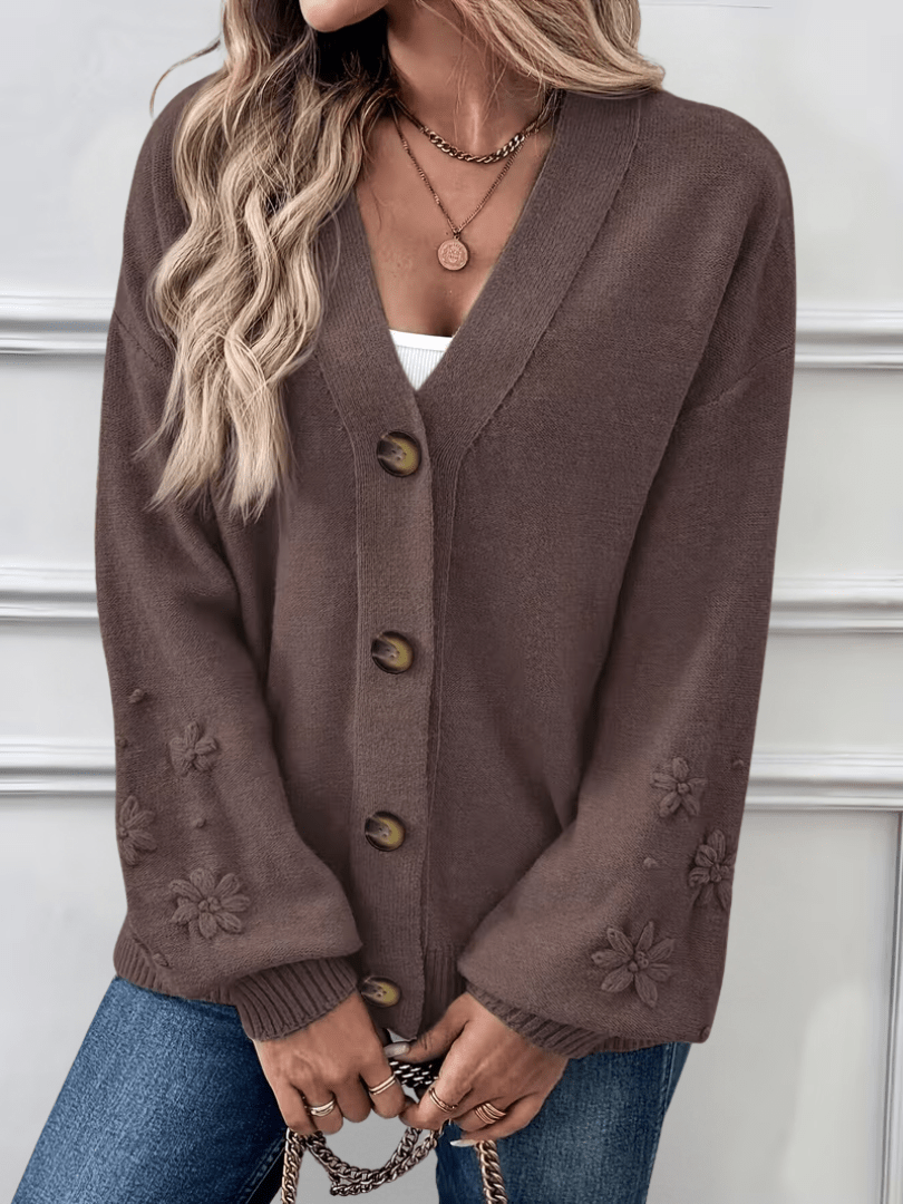 Cardigan classique élégant Hélène de Danoir Paris en rose pâle, doux et mode, pour femmes.