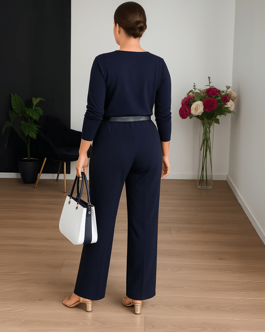 Ensemble élégant Danoir Paris Sofía FR1308, vêtement polyvalent en tissu marron clair, porté par un mannequin.