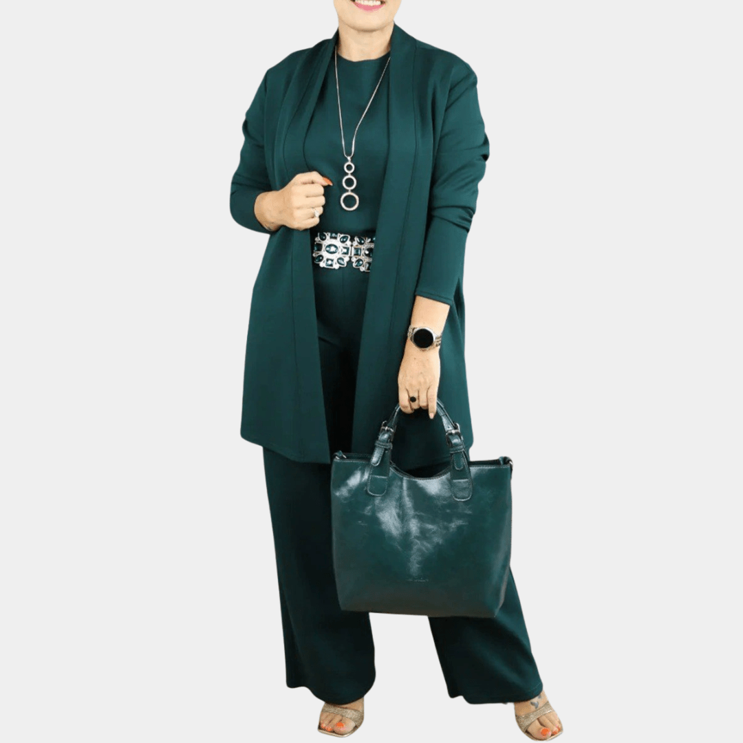 Ensemble élégant Sofia de Danoir Paris, en tissu marron clair, parfait pour diverses occasions, avec détails sophistiqués.