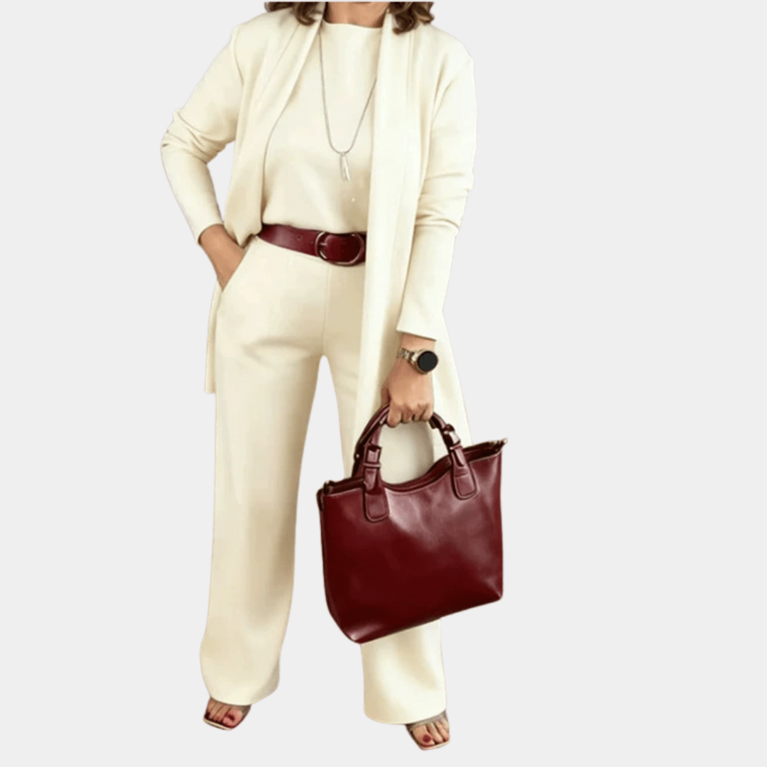 Ensemble élégant de Danoir Paris, modèle FR1308 Sofia, en tissu marron clair, costume polyvalent pour femmes.