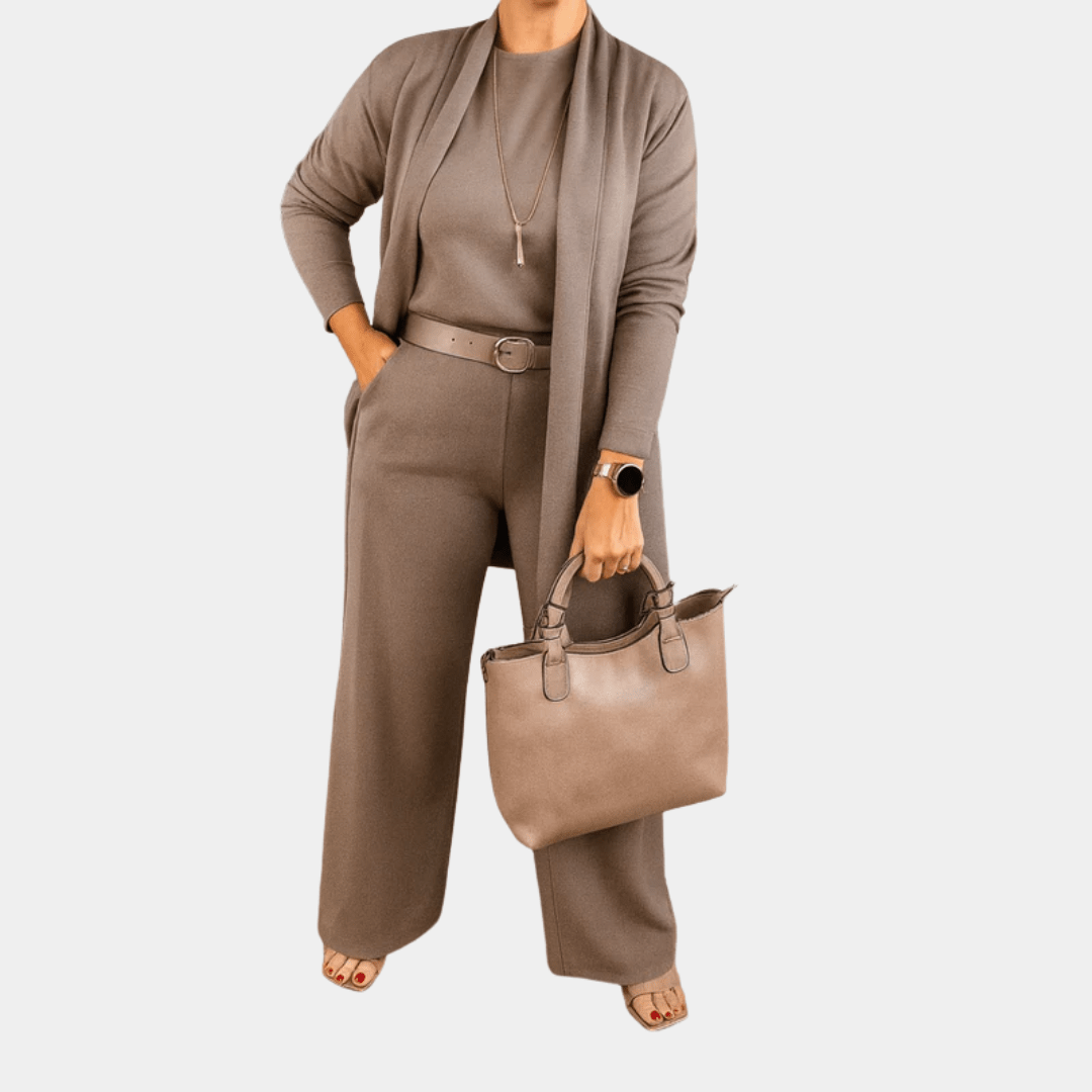 Ensemble élégant Danoir Paris FR1308 Sofia en marron clair, costume polyvalent avec veste et pantalon.