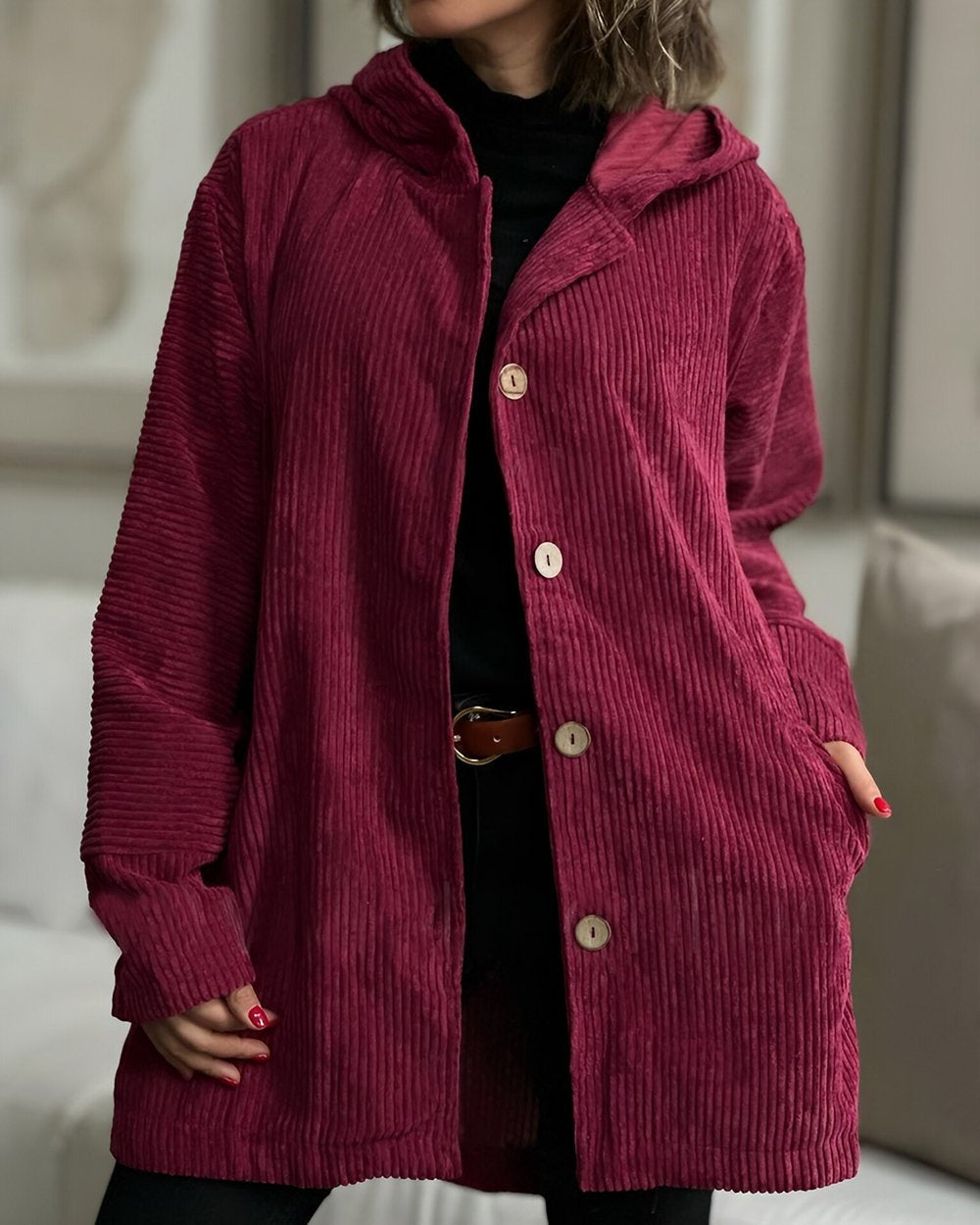 Veste douillette élégante Cordia Danoir Paris en rouge, coupe moderne et confortable pour un style chic et chaud.