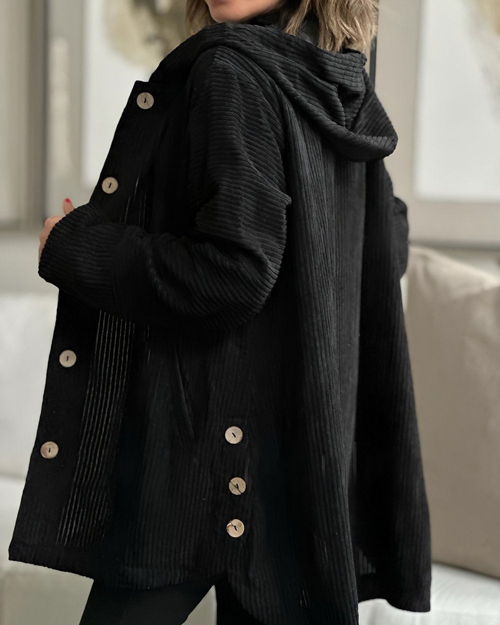 Veste douillette élégante Cordia de Danoir Paris, couleur rouge, coupe moderne, idéal pour un look chic et confortable.