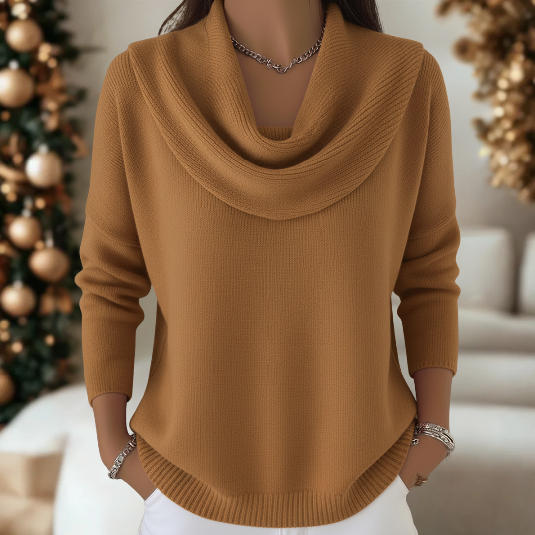 Pull en velours blanc Danoir Paris Fiorella, élégant et doux, porté par un mannequin debout, fond neutre.