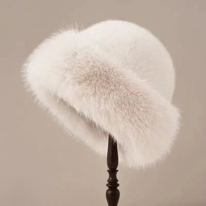 Chapeau d'hiver chic Abby blanc de Danoir Paris, élégant et chaud, parfait pour la saison froide.