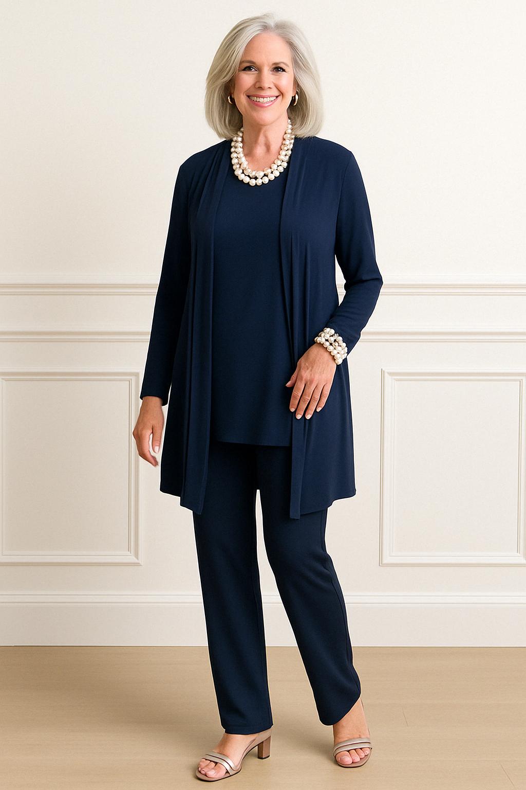 Pull fluffy festif Rosy de Danoir Paris, noir, avec texture douce et style tendance, vue en gros plan.