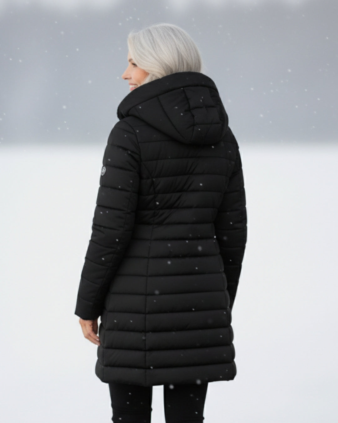 Manteau d'hiver élégant Olivia de Danoir Paris, en vert foncé, avec coupe sophistiquée et détails modernes.