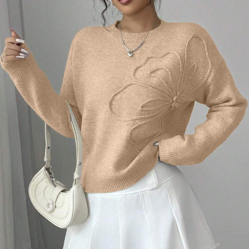 Pull élégant à motif papillon de Danoir Paris, couleur kaki, en laine, porté sur mannequin avec col rond.