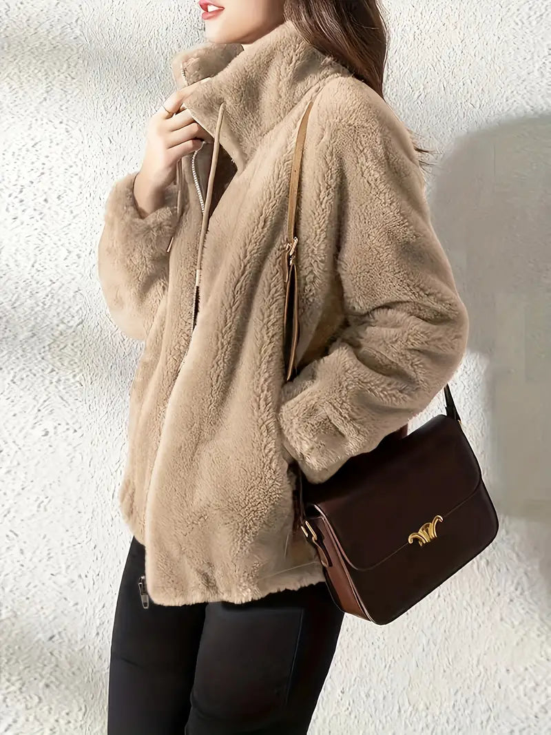 Veste en fleece rouge Danoir Paris Maliza, élégante et chaude, avec col et fermeture zippée, vue de face.