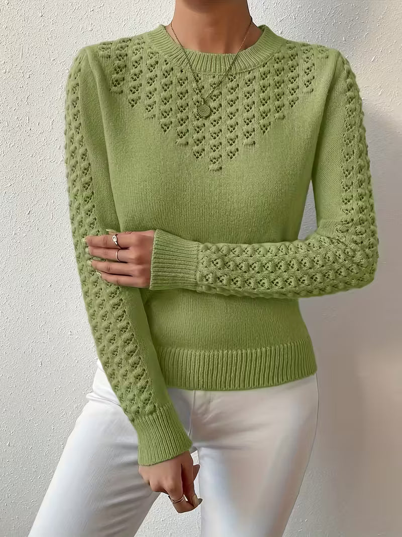 Pull élégant en tricot bleu Shannen de Danoir Paris, taille XS, porté sur un mannequin, détails du tissu et coupe sophistiquée.