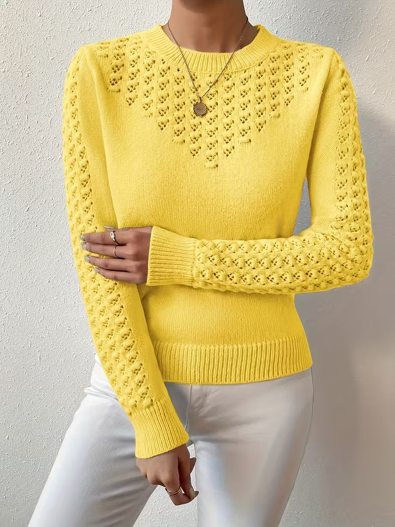 Pull élancé Danoir Paris Shannen en tricot bleu, coupe élégante, porté sur un mannequin.
