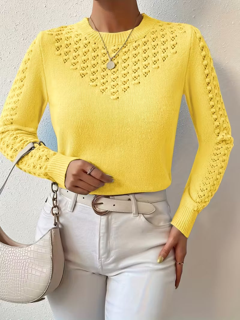 Pull élégant en tricot bleu Shannen de Danoir Paris, taille XS, porté sur mannequin, détails du tissu et coupe raffinée.