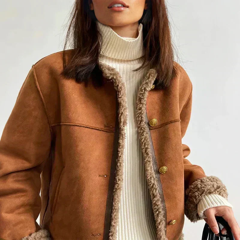 Veste chic en mouton marron Rosa de Danoir Paris, style élégant et matière douce, vue de face.
