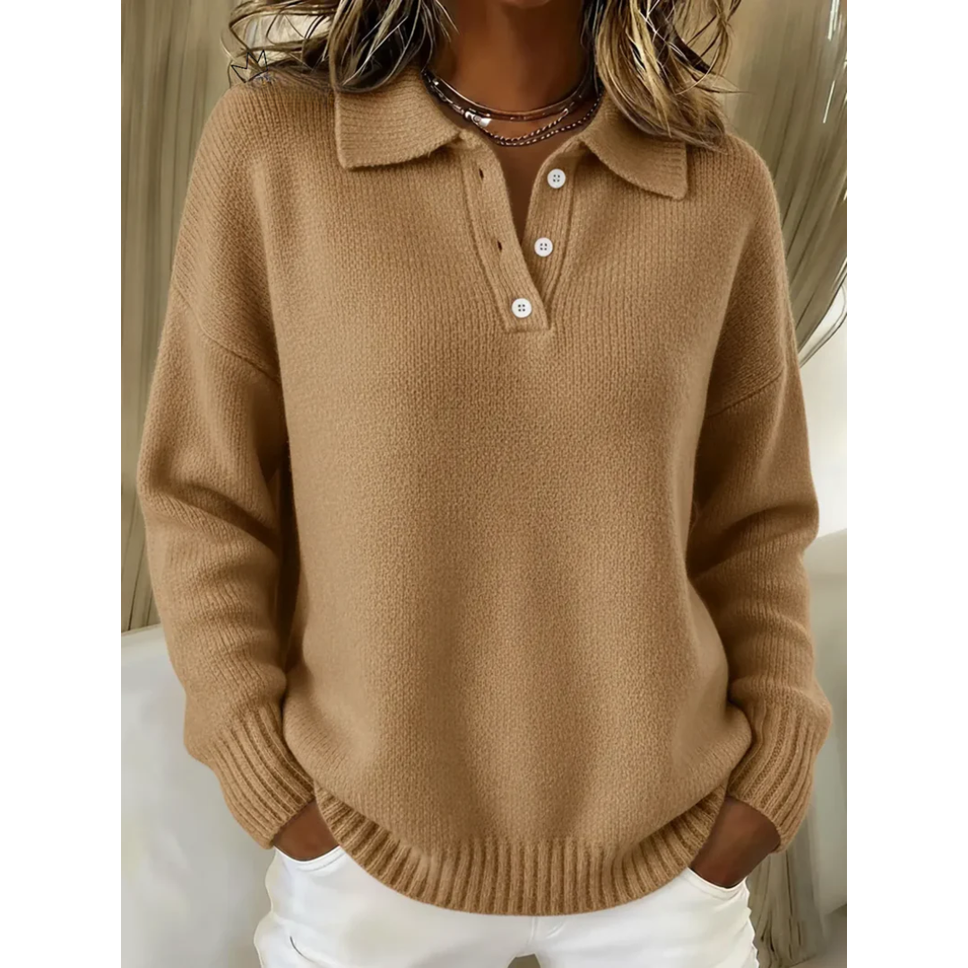 Pull polo élégant Clara de Danoir Paris en bleu, tissu doux, coupe classique, idéal pour un style chic et confortable.