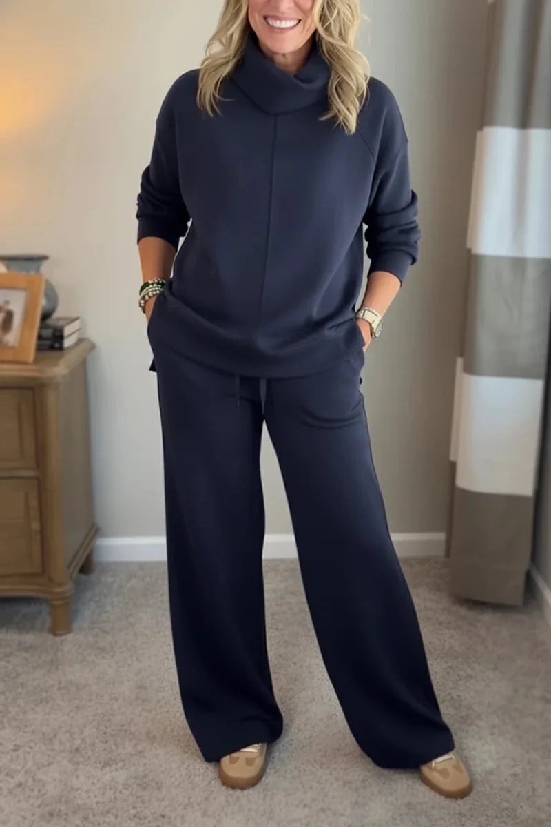Ensemble Élodie Danoir Paris en tissu doux bleu foncé, style élégant et confortable, porté par un mannequin.