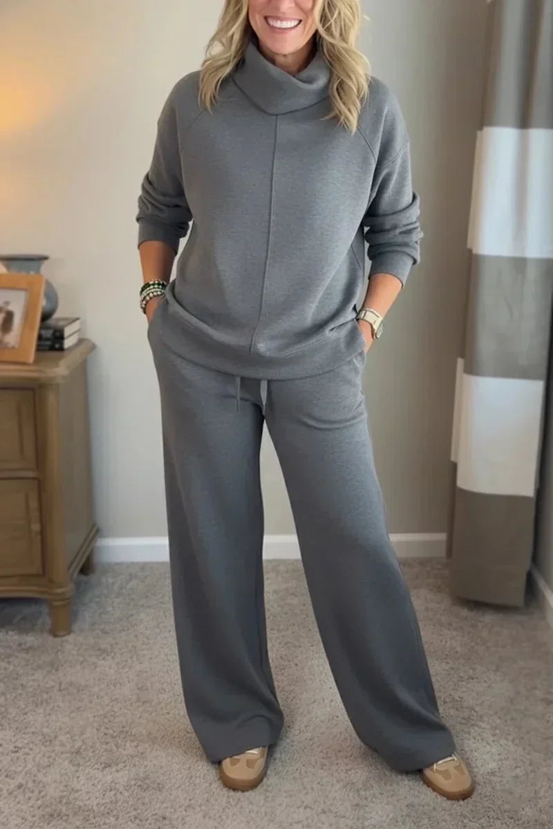 Ensemble Élodie de Danoir Paris, tissu doux et élégant en bleu foncé, comprenant haut et pantalon.