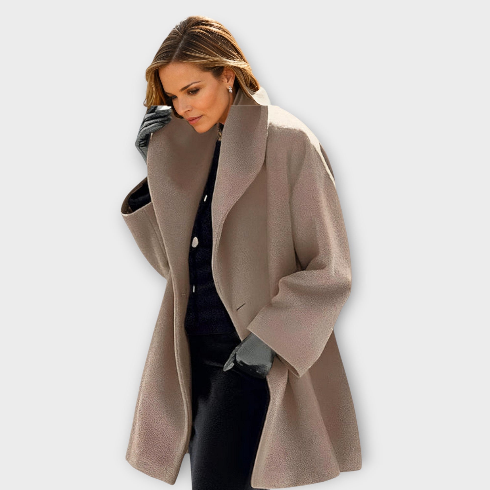 Manteau en laine élégant Bianchi par Danoir Paris, coloris bleu, coupe sophistiquée, porté sur un mannequin.