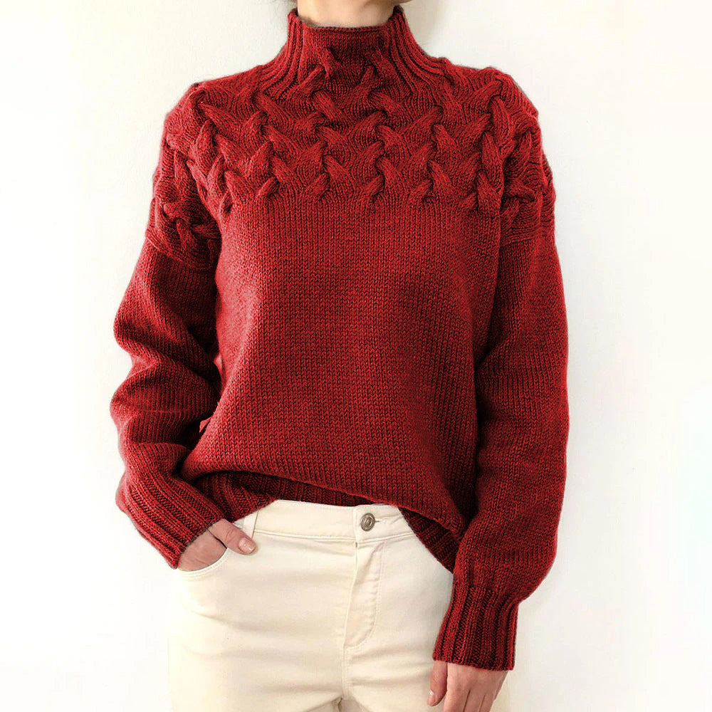 Pull Mila Danoir Paris en tricot bleu, confortablement ajusté, avec un col rond et manches longues visible sur l'image.