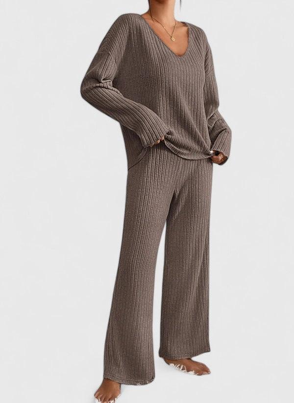 Ensemble de détente élégant Danoir Paris Elin beige, confortable et chic, pour un style décontracté et sophistiqué.