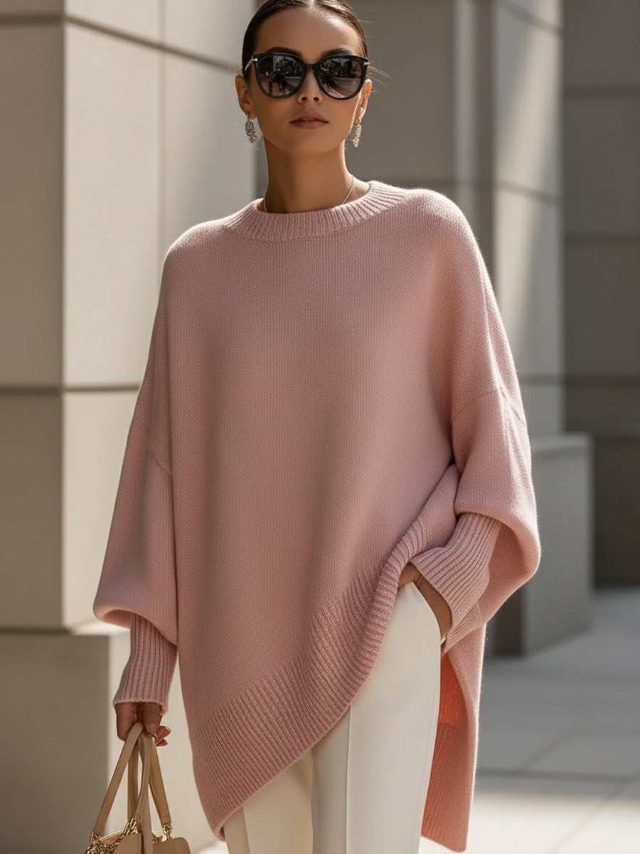 Pull beige Claudia de Danoir Paris, élégant et polyvalent, porté en mode décontractée ou sophistiquée.