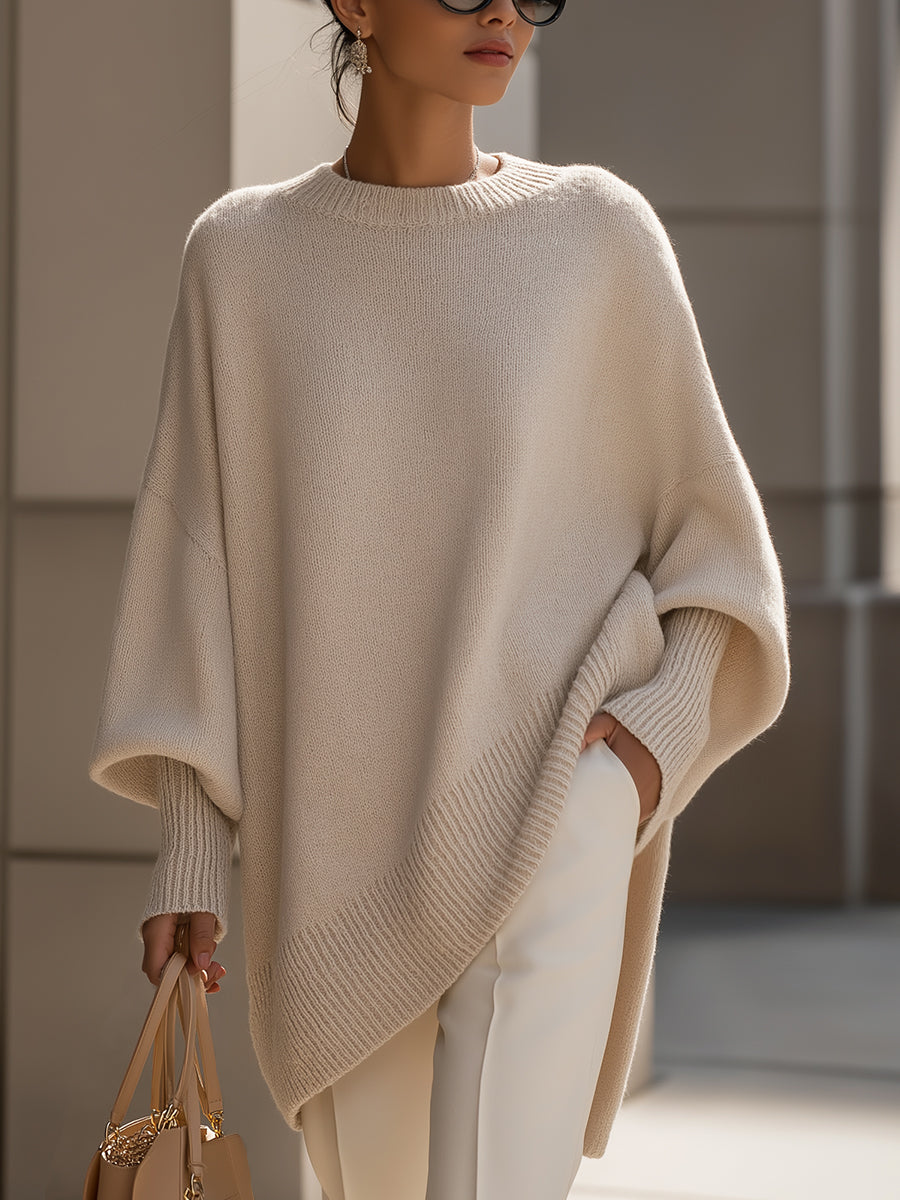 Pull beige Danoir Paris Claudia, élégant et polyvalent, en coton doux, porté sur un mannequin, détails du col et manches visibles.