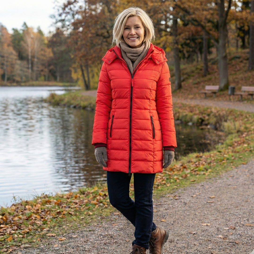 Veste d'hiver Danoir Paris Jenna bleue, confortable et chaude, avec col et poches visibles, pour femmes.