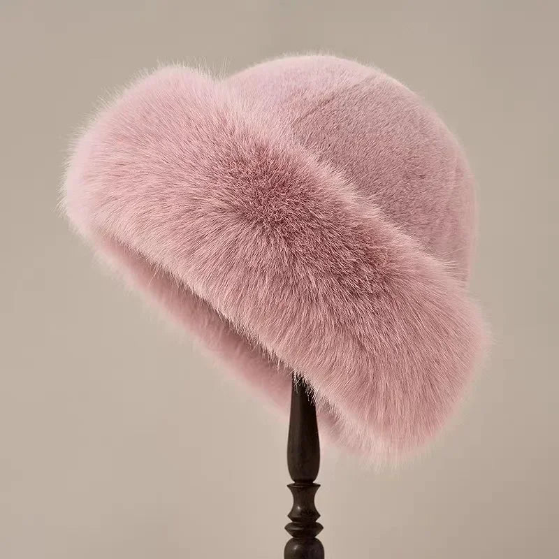 Chapeau élégant et douillet Sofie de Danoir Paris, modèle FR1464, en tissu blanc, vue de face.