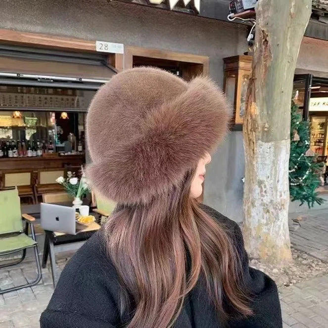 Chapeau élégant et douillet Sofie de Danoir Paris, modèle FR1464, en tissu blanc, avec design chic et confortable