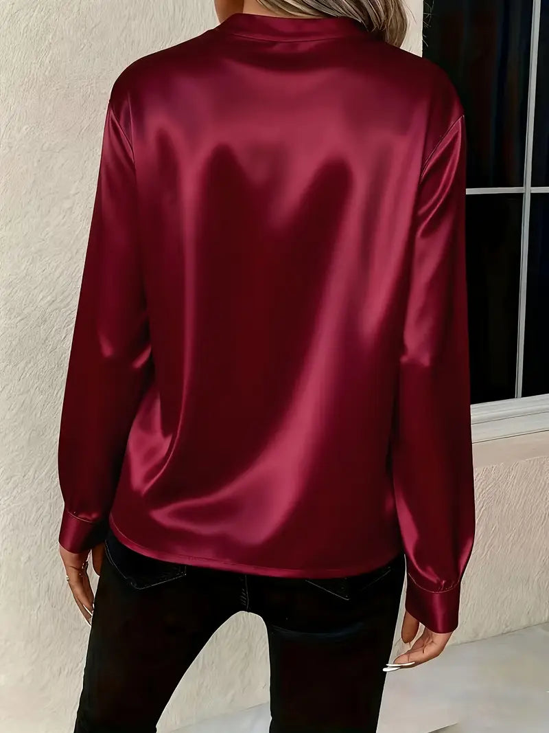 Blouse satinée élégante et sophistiquée de Danoir Paris, couleur Bordeaux, taille XS, avec détails raffinés.