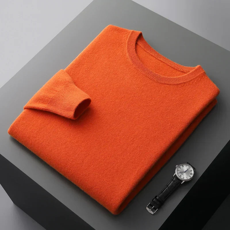 Pull en cachemire noir Danoir Paris Piero, élégance et confort, détail du tissu et coupe sophistiquée.