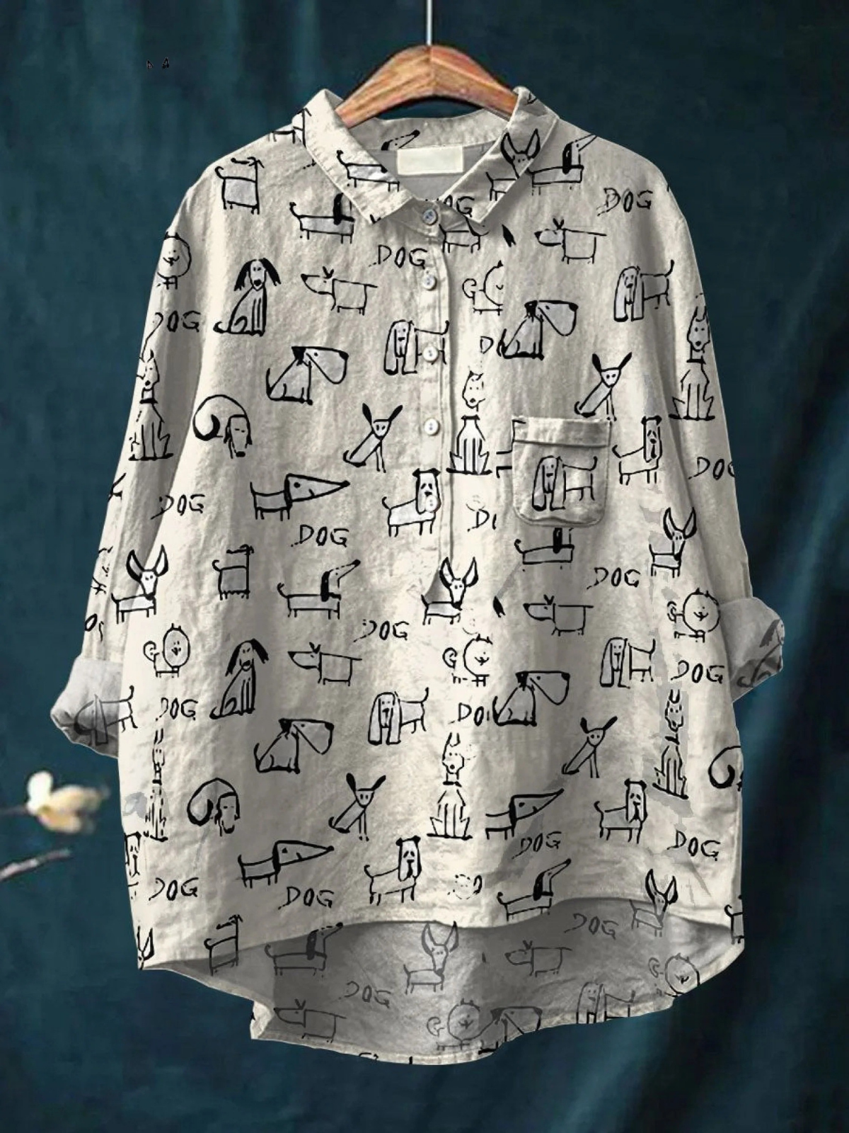 Chemise décontractée élégante Ivy de Danoir Paris, multicolore, en tissu léger, portée de face avec col et boutons visibles.