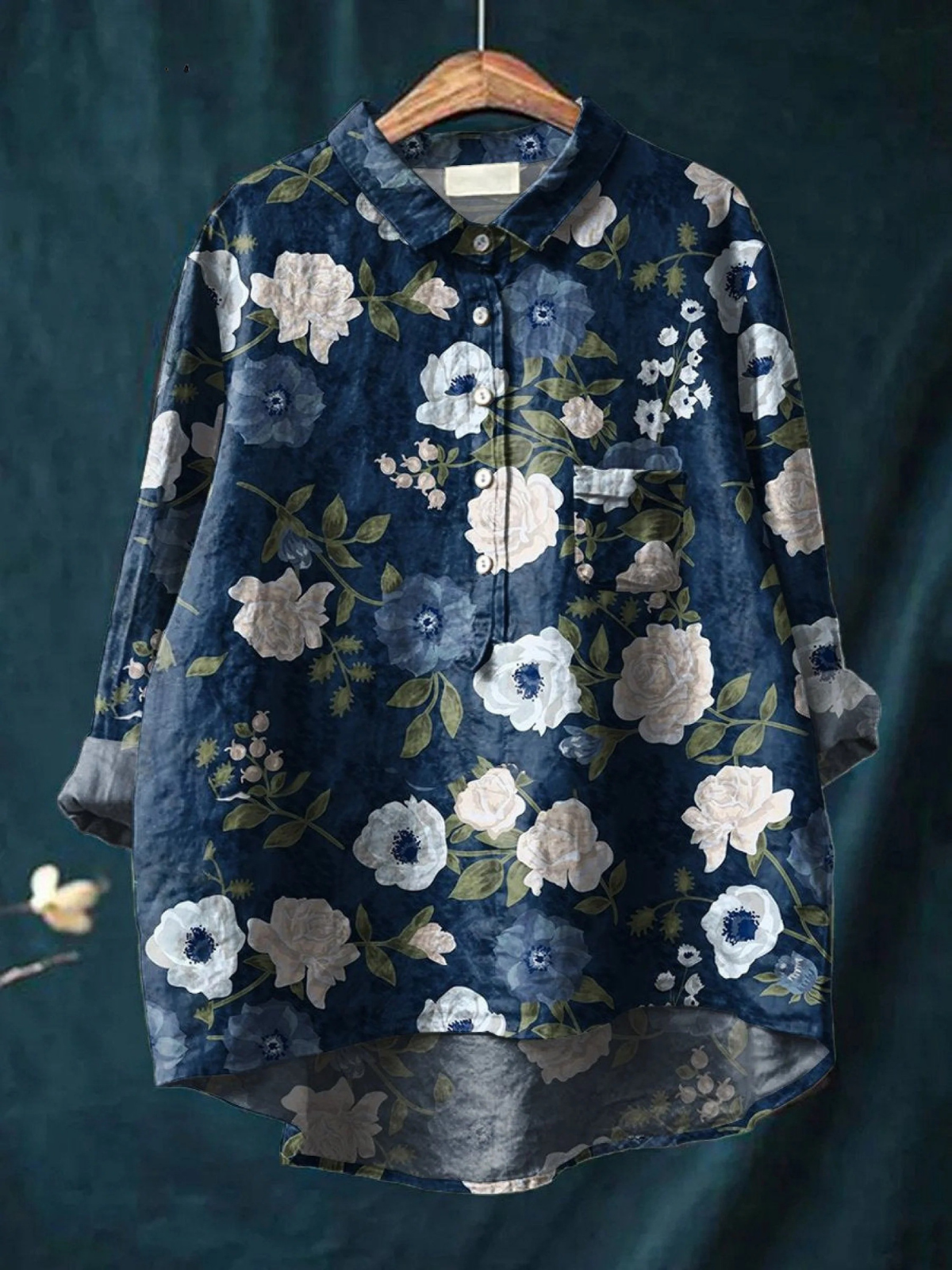 Chemise florale aérienne Lauren Danoir Paris avec motif multicolore, tissu léger et style décontracté.