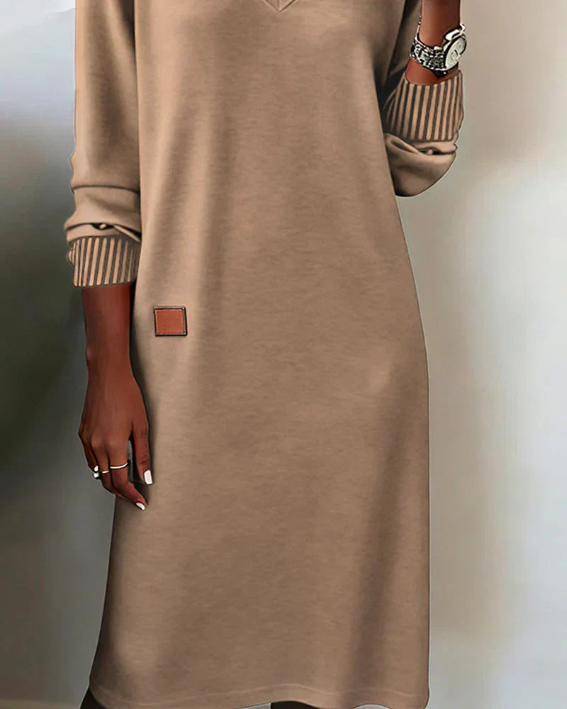 Robe tricotée élégante Danoir Paris Lykke en gris, vue de face, tissu doux et finition raffinée.