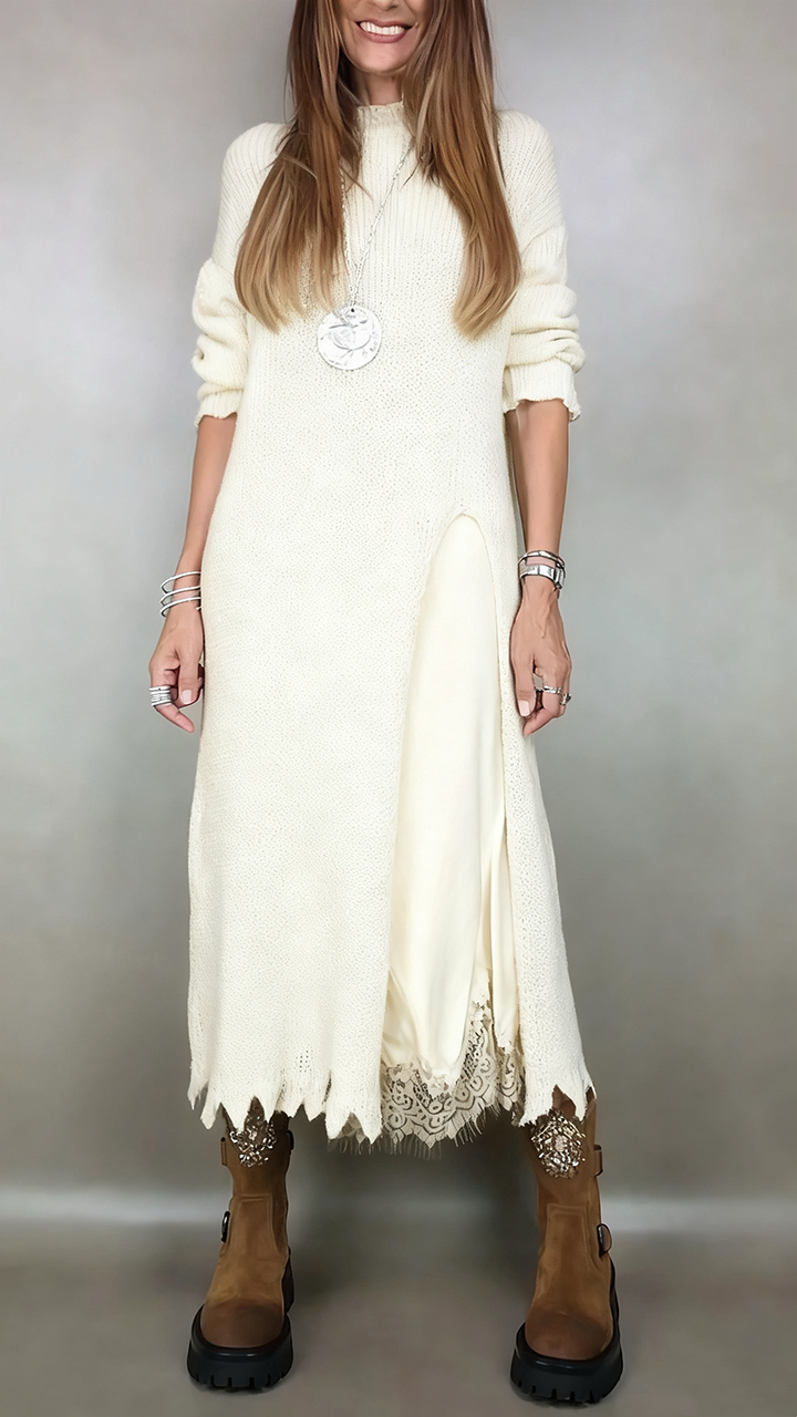 Robe maxi noire Danoir Paris Anarise, élégante, ajustée, avec décolleté en V, parfaite pour occasions spéciales.