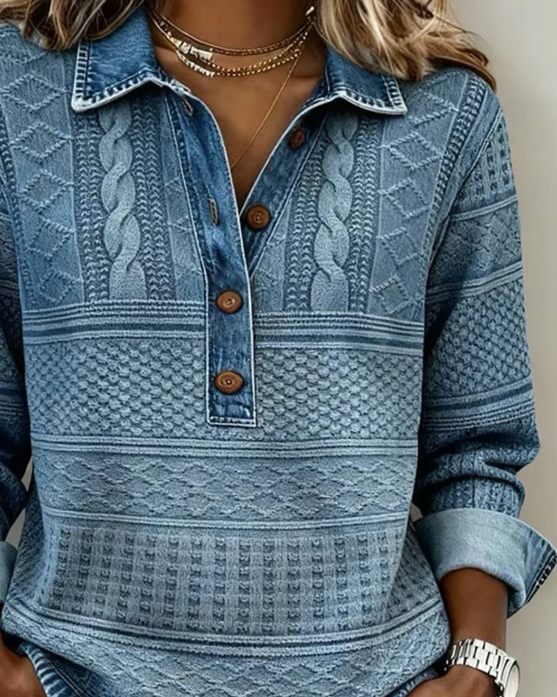 Pull décontracté en denim Sofia de Danoir Paris, coloris bleu, porté sur mannequin, détails du tissu et coupe décontractée.