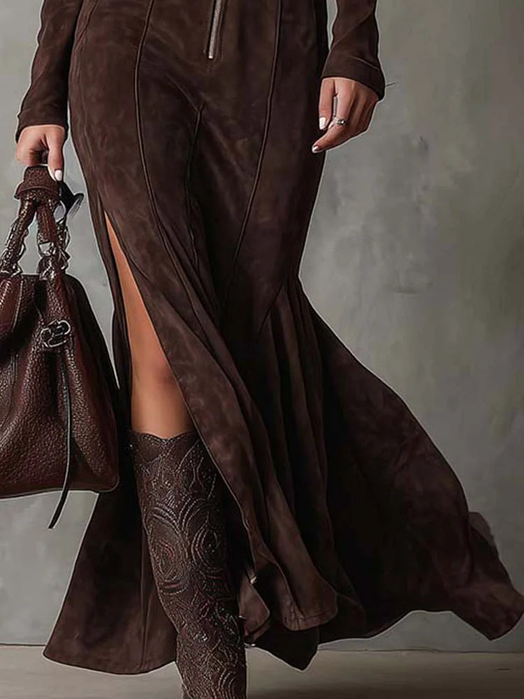 Robe longue en suédine verte olive Alessia de Danoir Paris, élégante vêtement féminin, vue de face.